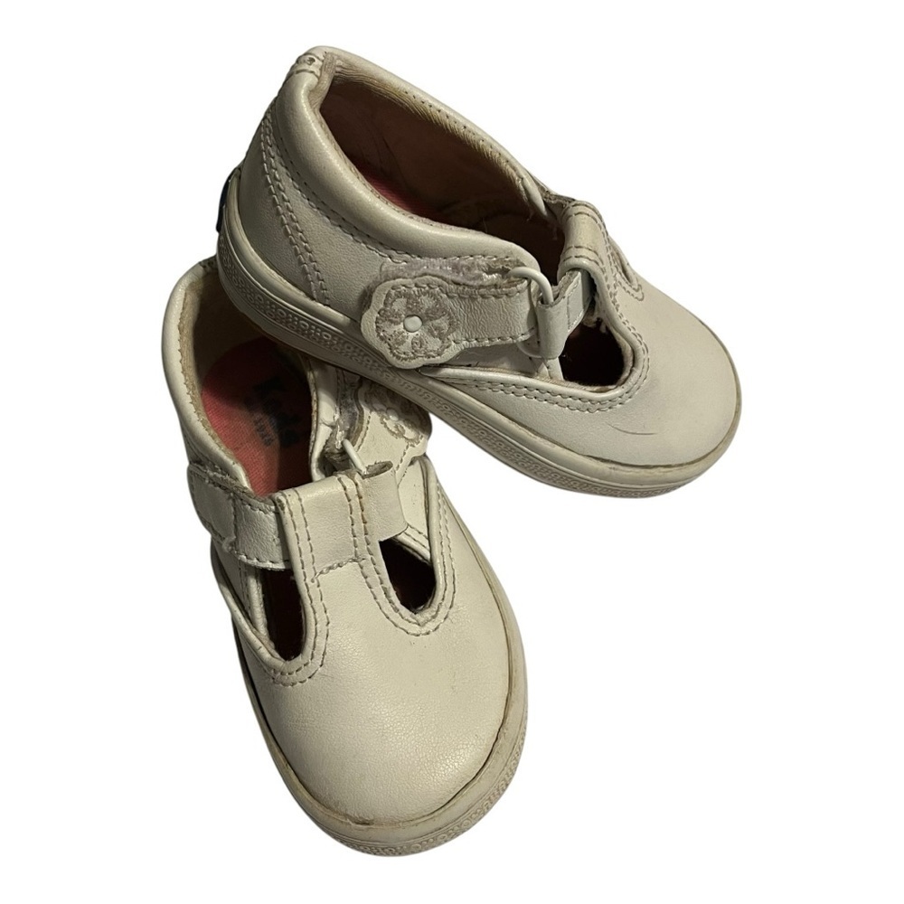 Keds Daphne little girl white leather T-strap hook & loop Mary Jane flower close